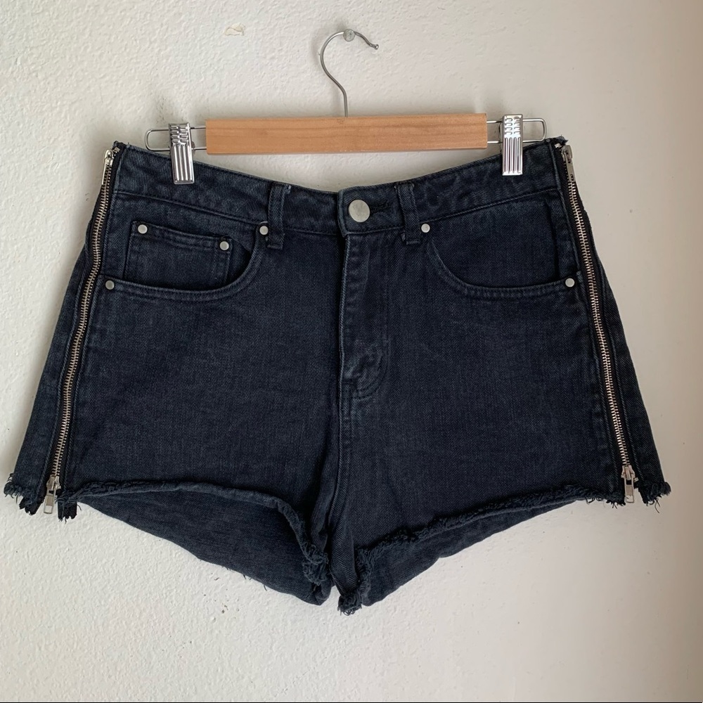 Tobi Side Zipper Frayed Hem Denim Shorts